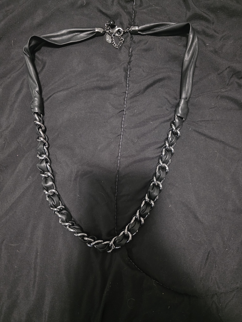 Elegant Black Chain-Link Women's Necklace